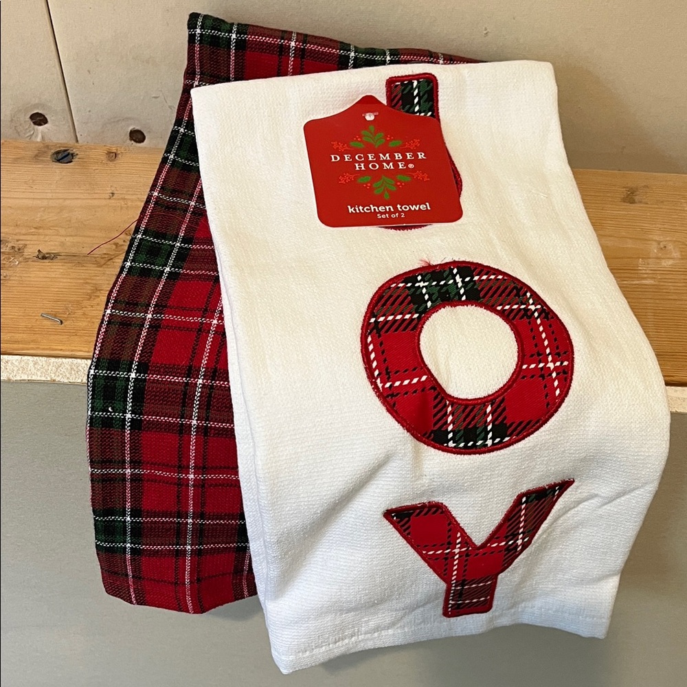 December Home Holiday Kitchen Towel Set - Red/Green/White (NWT)